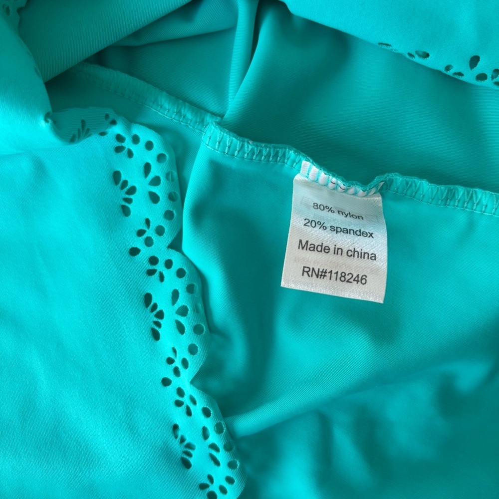 Cabana Life Scallop Rashguard - Picture 5 of 7